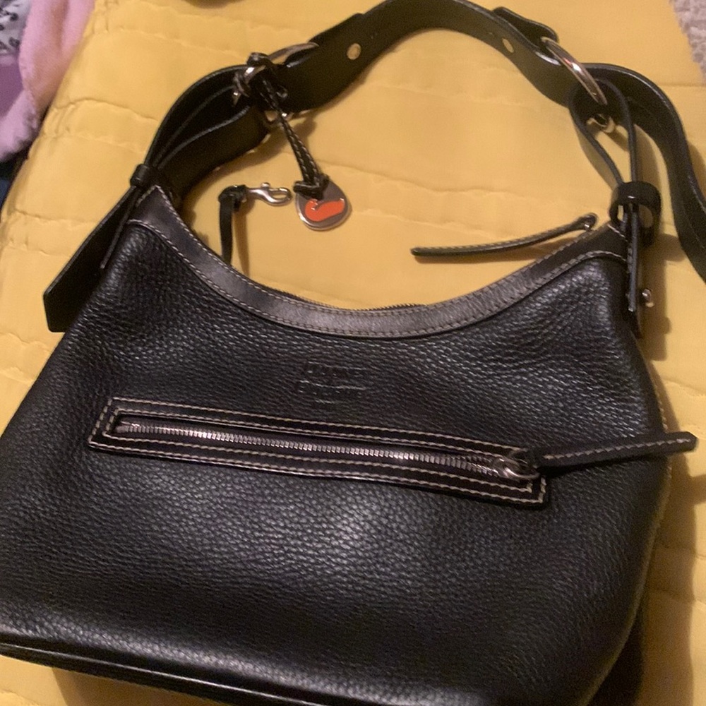 medium size black dooney & bourke brand bag